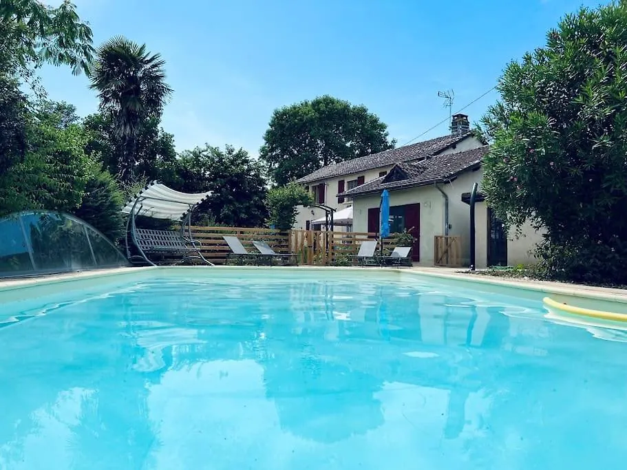 Holiday home Magnifique Maison Avec Piscine Au Calme Du Gers Pouydraguin