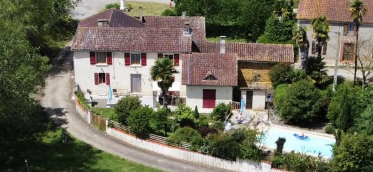 Holiday home Magnifique Maison Avec Piscine Au Calme Du Gers Pouydraguin France